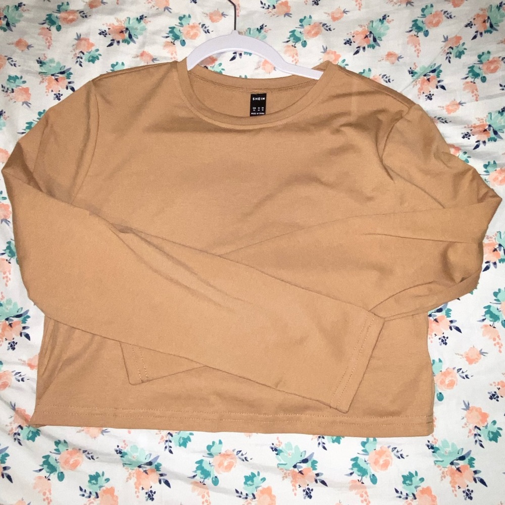 Cropped long sleeved undershirts